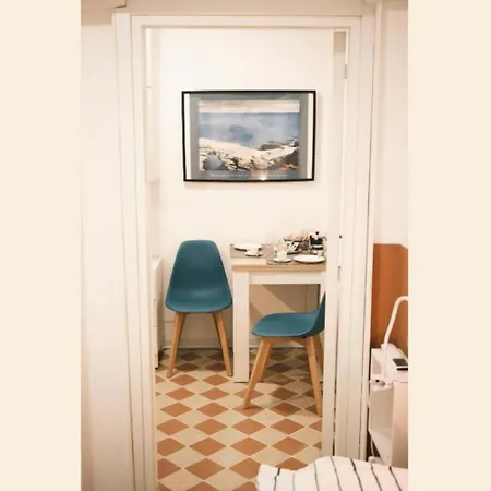 Nespolino, Piccola Casetta In Centro Storico Al Piano Terra Con Piccolo Spazio Esterno Privato Naples
