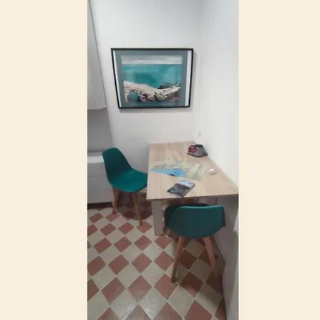 Nespolino, Piccola Casetta In Centro Storico Al Piano Terra Con Piccolo Spazio Esterno Privato Apartment *