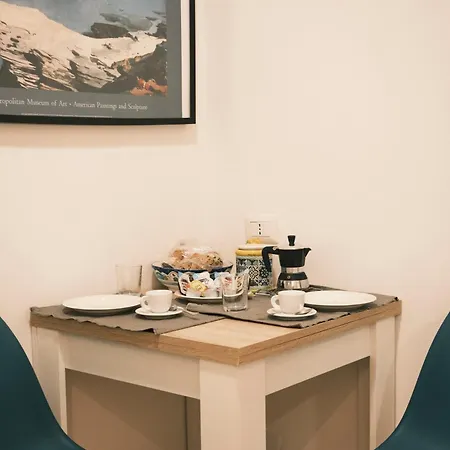 Nespolino, Casetta In Centro Storico Al Piano Terra Con Piccolo Spazio Esterno Privato Appartement Napels