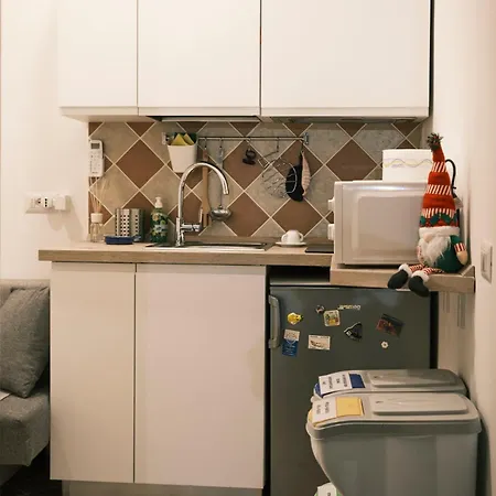 Nespolino, Casetta In Centro Storico Al Piano Terra Con Piccolo Spazio Esterno Privato Appartement Napels